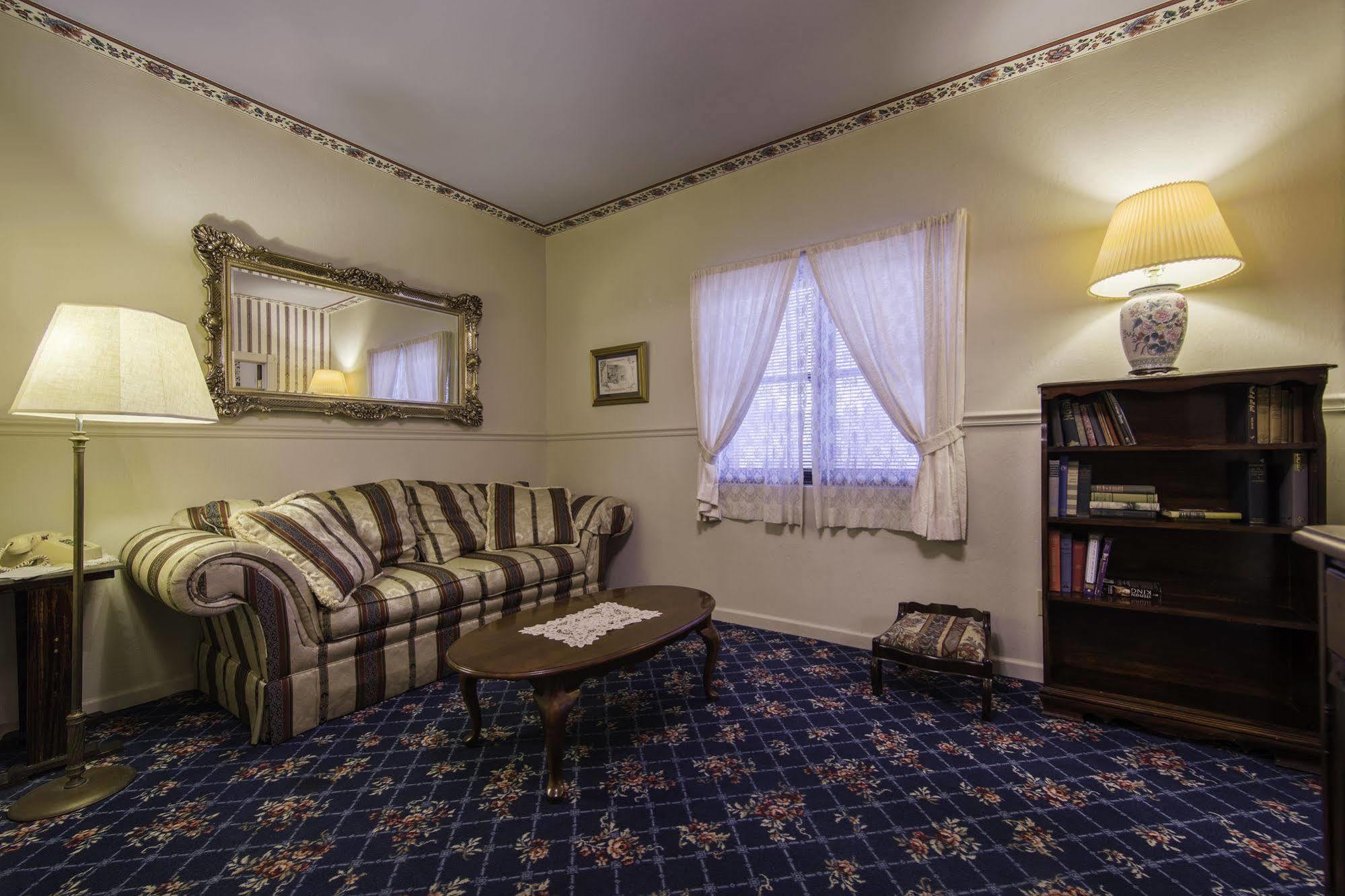 Historic Cary House Hotel Пласервилл Экстерьер фото