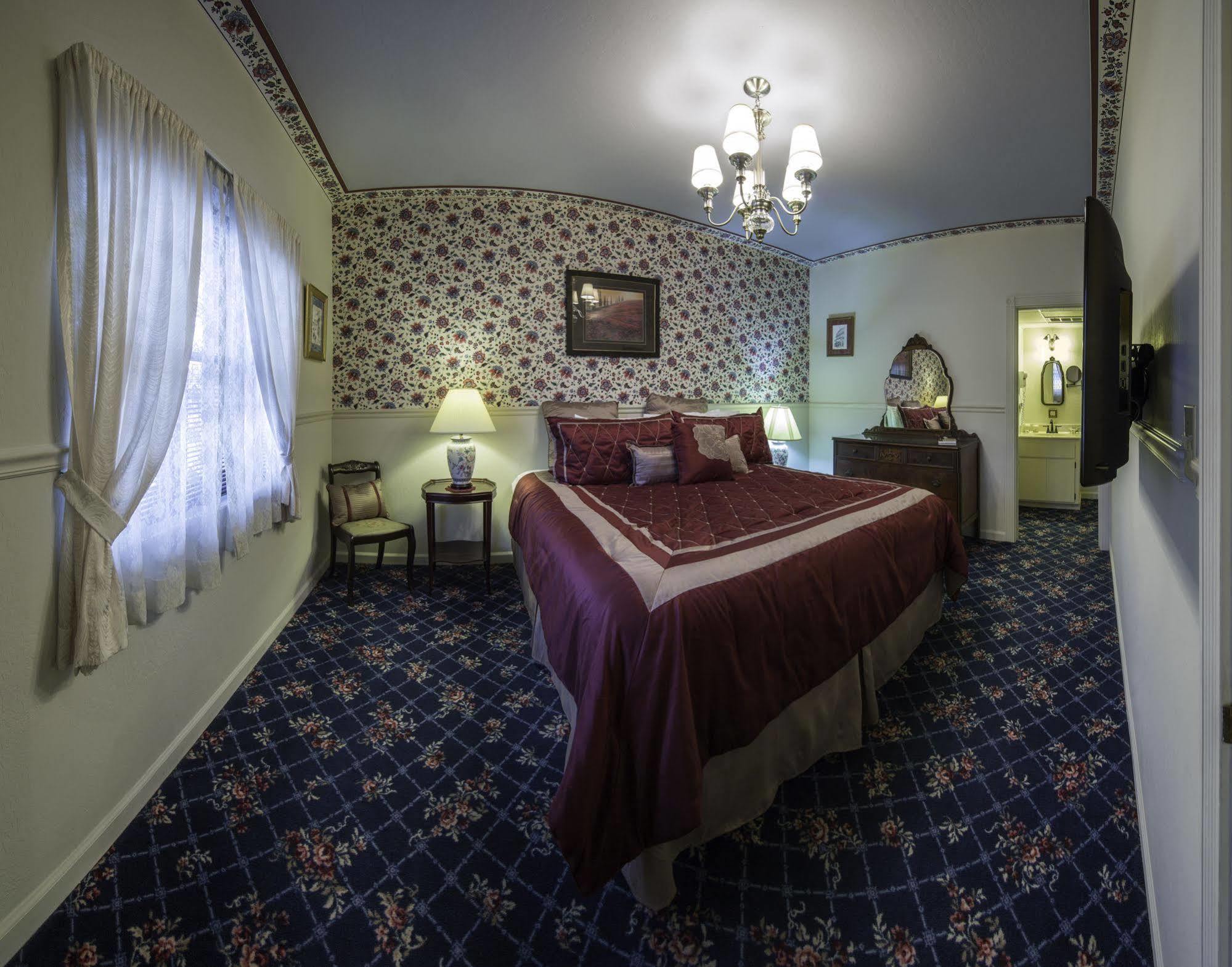 Historic Cary House Hotel Пласервилл Экстерьер фото