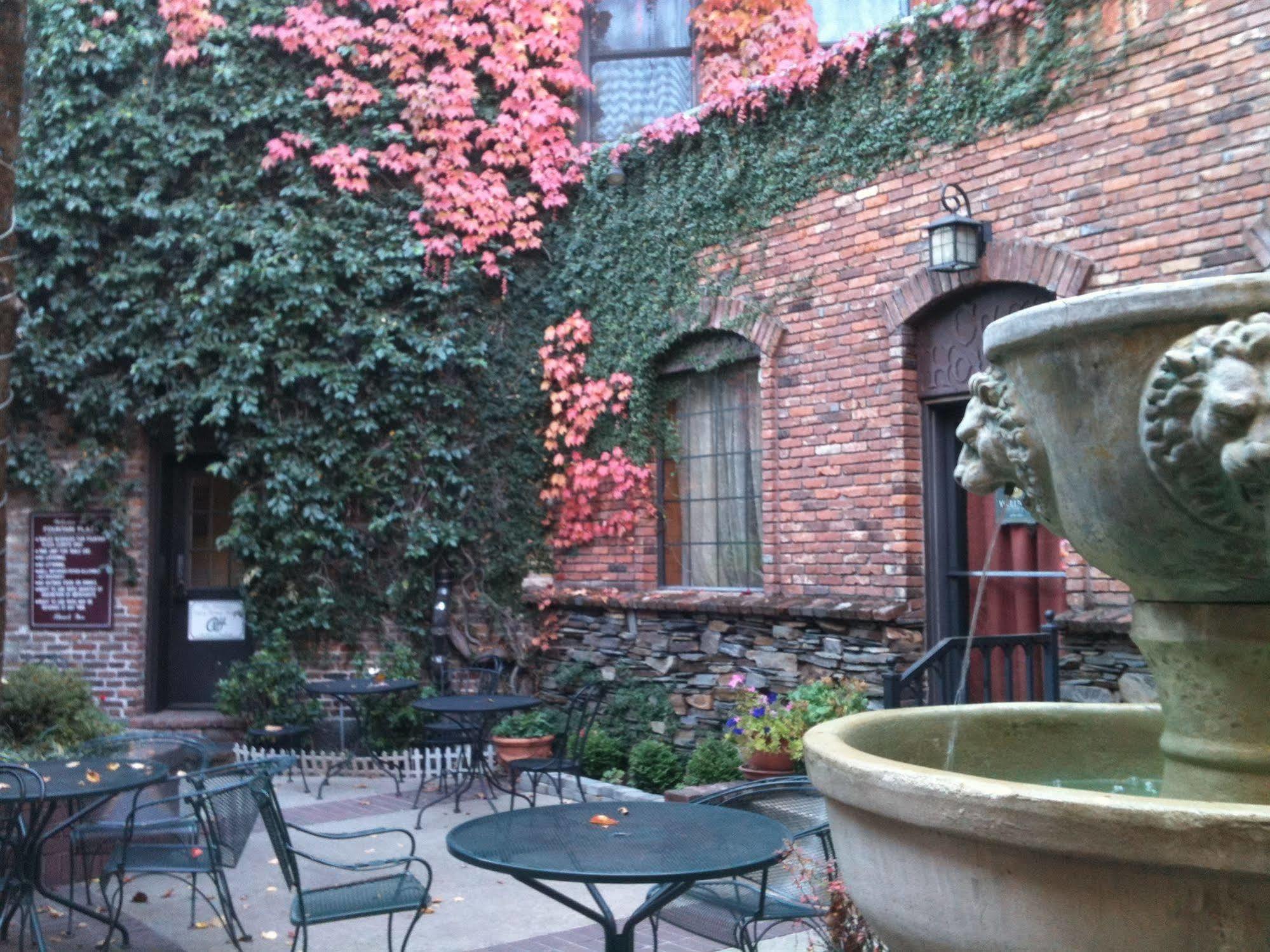 Historic Cary House Hotel Пласервилл Экстерьер фото