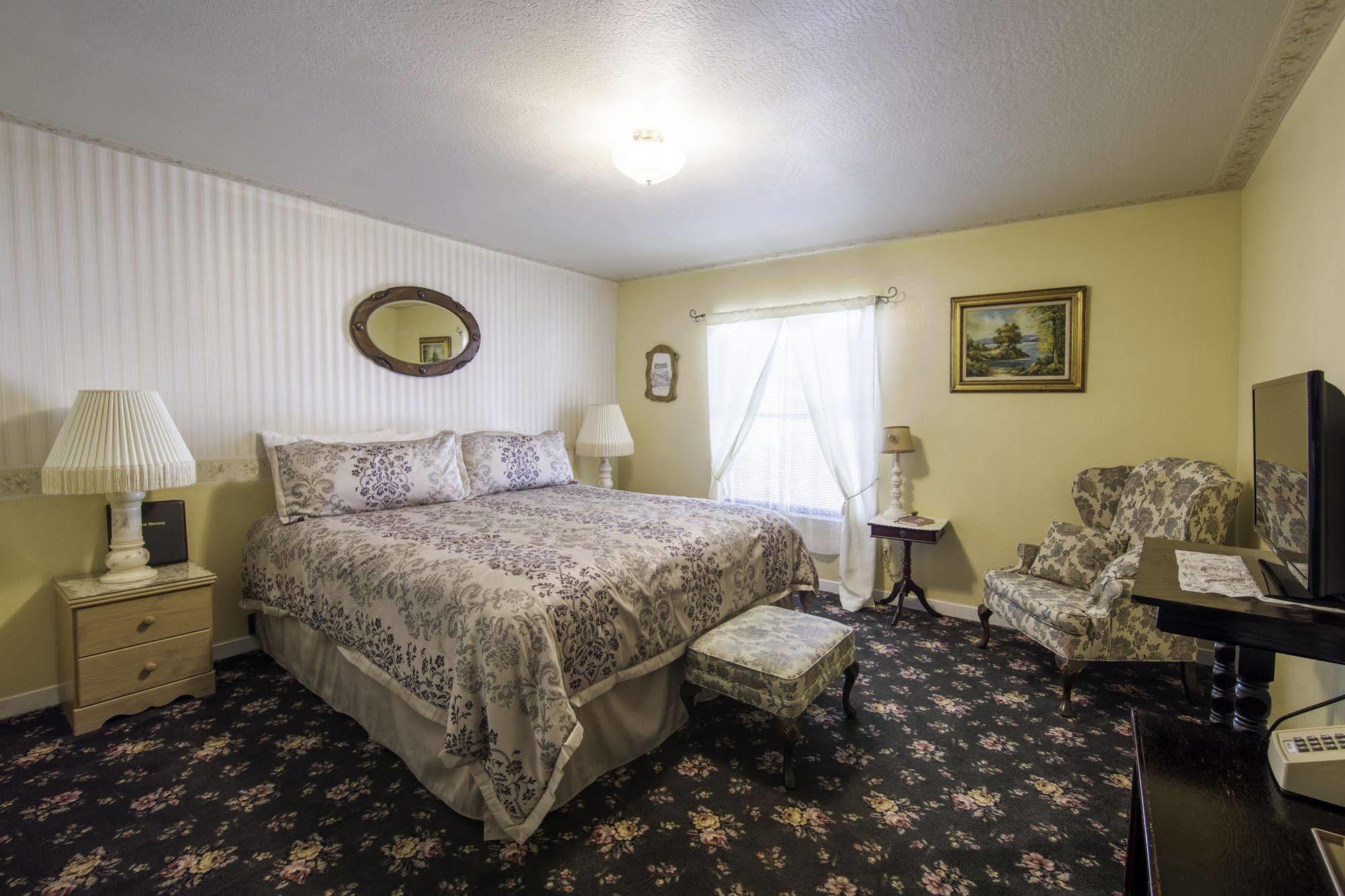 Historic Cary House Hotel Пласервилл Номер фото