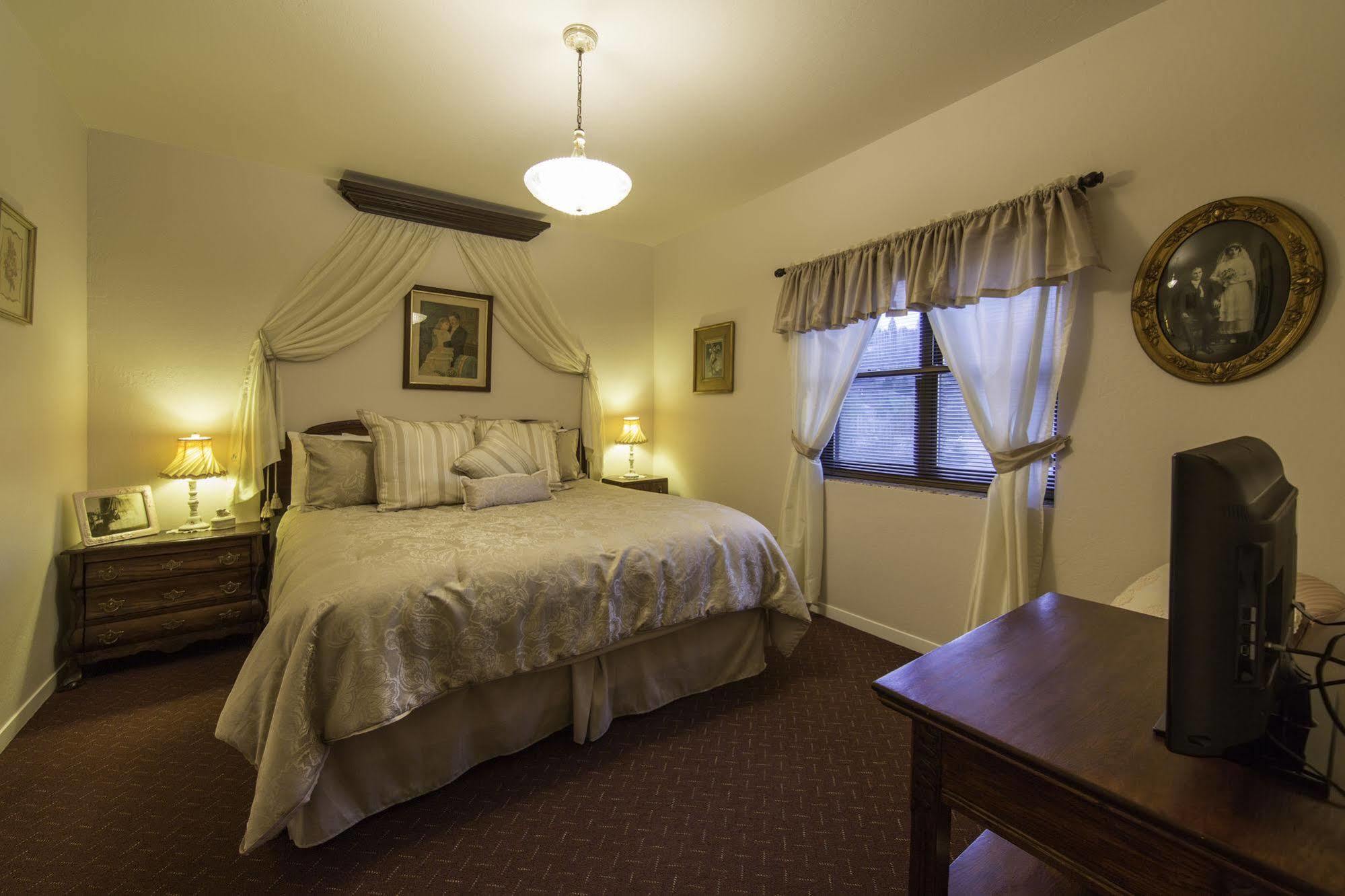 Historic Cary House Hotel Пласервилл Экстерьер фото
